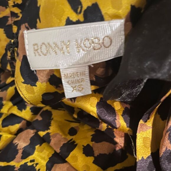 Ronny Kobo Giorgia Leopard Print Puffed Shoulder Faux
Wrap Dress Size XS - Picture 11 of 13